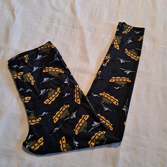 LulaRoe women's Tall & Curvy dark gray leggings with cruise ship, new no tags - Picture 3 of 5